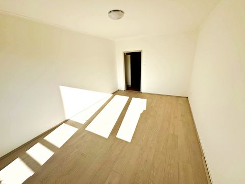 Eladó Lakás 2800 Tatabánya 