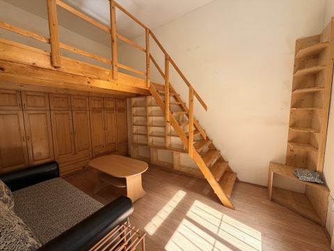 Kiadó Lakás 1071 Budapest 7. kerület , 50 méterre a Városligettől kiadó emeleti garzon lakás