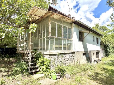 Eladó Ház 2011 Budakalász , Budakalászon, a Duna-parttól pár percre eladó nyaraló