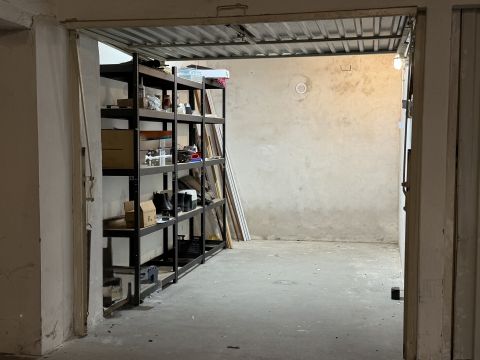 Eladó Parkoló 9400 Sopron , Ravazd utcai lakópark közeli önálló garázs eladó!