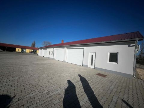 Kiadó Parkoló 6000 Kecskemét , Zárt telephelyen található, eletromos kapuval felszerelt 