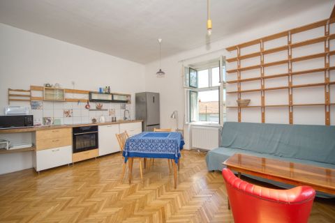 Eladó Lakás 1154 Budapest 15. kerület , Tégla lakás, saját kertrésszel.