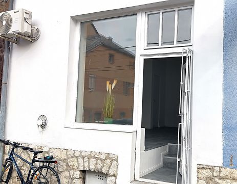 Eladó Üzlethelyiség 2510 Dorog 