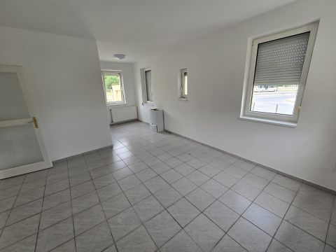 Eladó Lakás 8500 Pápa , A belváros zsívében 79 nm-es lakás