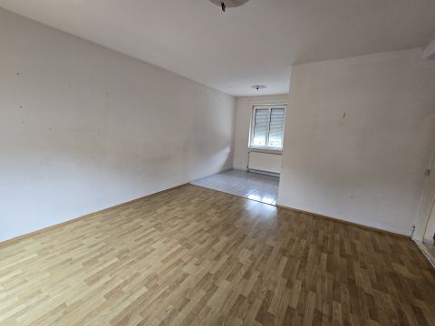 Eladó Lakás 8500 Pápa , Belváros szívében 79 nm-es lakás