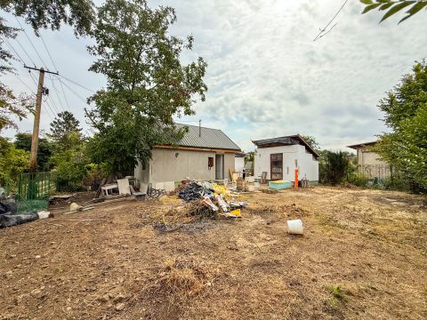 Eladó Ház 2344 Dömsöd , Zsákutca. Kis-Duna. Teljes nyugalom
