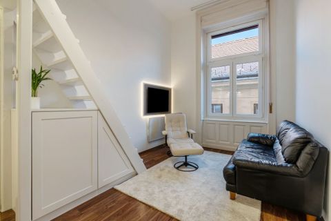 Eladó Lakás 1052 Budapest 5. kerület BELVÁROS EGYIK LEGJOBB RÉSZÉN/magasemelet/felújított