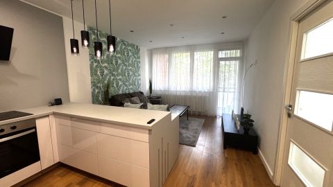 Kiadó Lakás 4032 Debrecen Nagyerdőn nappali+2 hálós felújított, napfényes lakás KIADÓ!