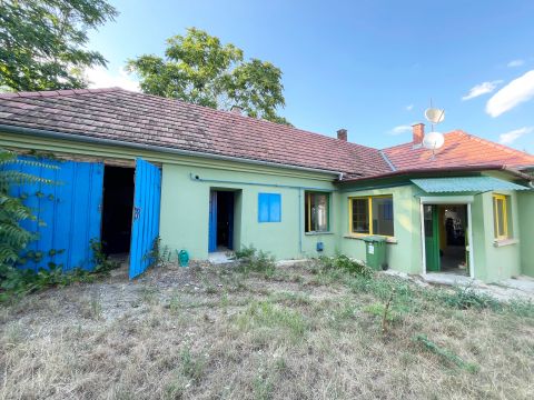 Eladó Ház 9836 Csipkerek Csipkerek központi részén, hangulatos családi ház