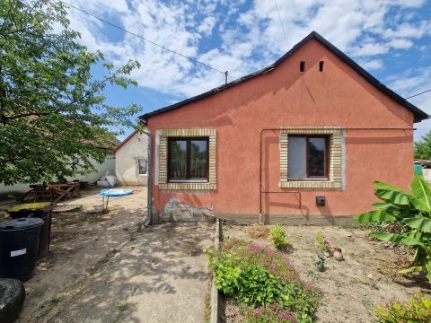 Eladó Ház 6528 Bátmonostor , Központi, de csendes helyen