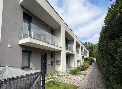 Eladó Lakás 1141 Budapest 14. kerület , Kitűnő Áron kertkapcsolattal jó közlekedéssel !