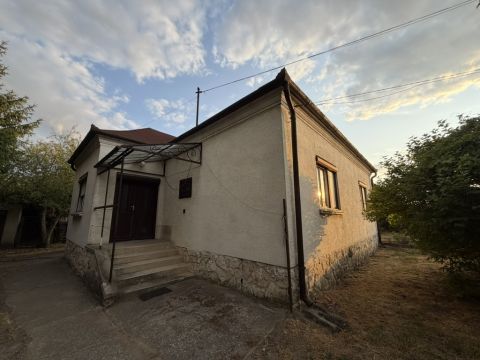 Eladó Ház 2903 Komárom , Koppánymonostor - Posta közelében