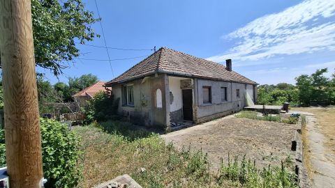 Eladó Ház 2425 Nagykarácsony , Központban