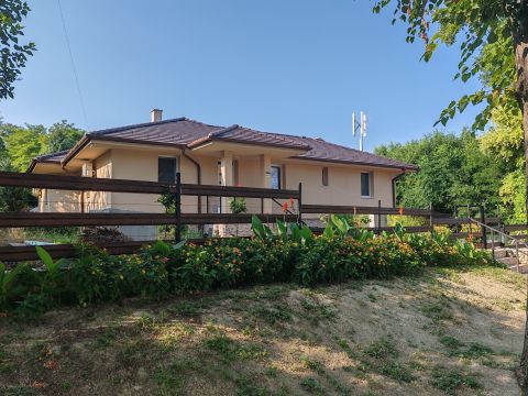 Eladó Ház 2475 Kápolnásnyék , Luxusingatlan a tótól 800 m-re