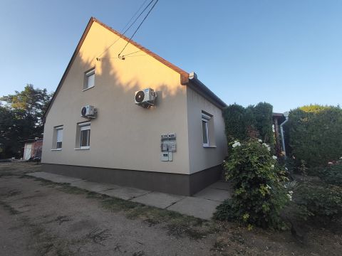 Eladó Ház 2454 Iváncsa , csendes helyen
