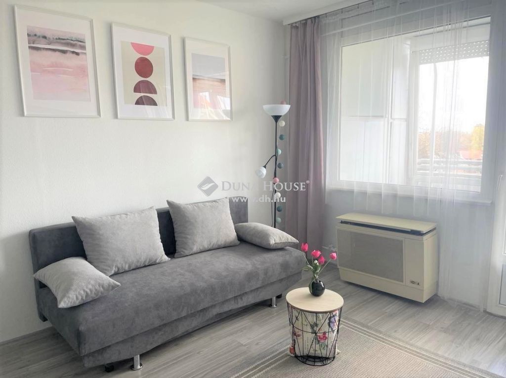 3200 Gyöngyös , Mátrai úti lakótelepen — 1/9