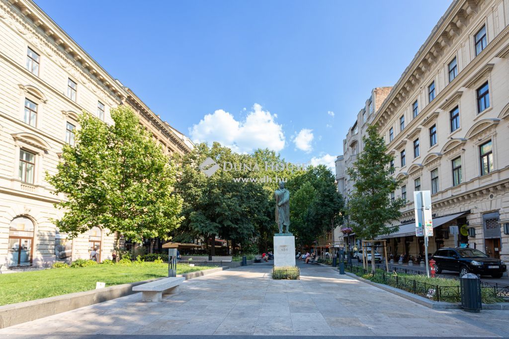 1061 Budapest 6. kerület , Liszt Ferenc térnél, újszerű 3 szobás emeleti erkélyes lakás — 1/20