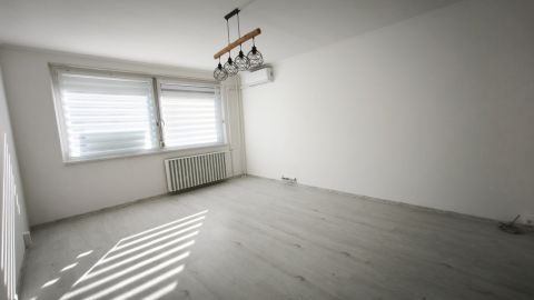 Eladó Lakás 6000 Kecskemét , Széchenyivárosi 1. emeleti lakás