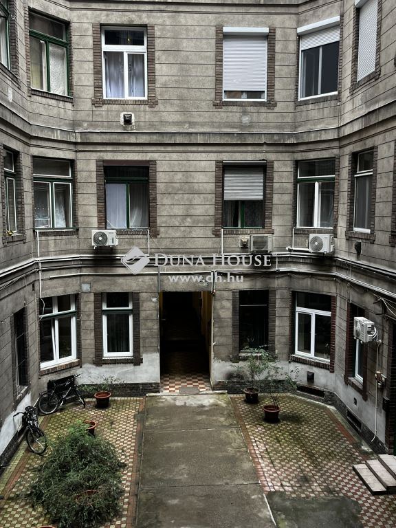 1082 Budapest 8. kerület — 1/12