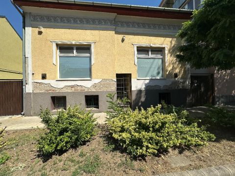 Eladó Üzlethelyiség 4246 Nyíregyháza , 4400 Nyíregyháza, ut