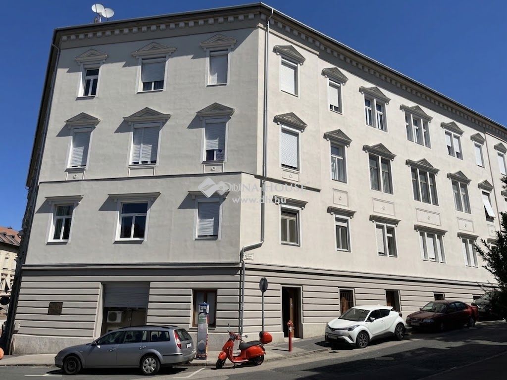 1016 Budapest 1. kerület , 1. ker Róka utcában, 3 szobás sarok lakás eladó — 1/19