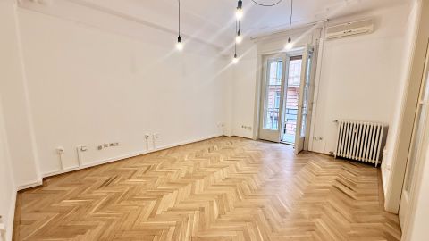 Eladó Lakás 1136 Budapest 13. kerület , 3 erkélyes lakás Újlipótváros szívében