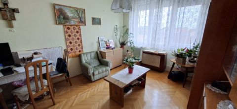 Eladó Lakás 6000 Kecskemét , 2 szobás erkélyes lakás belvárosban a Színház közelében