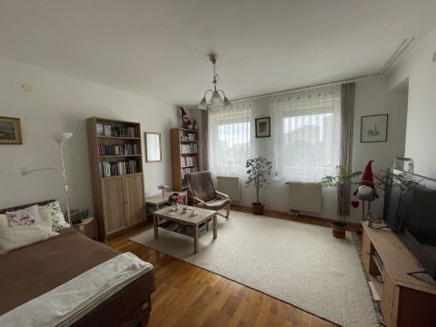 Eladó Lakás 1112 Budapest 11. kerület , Gazdagrét, napfény, jó elrendezés, erkély, tároló!