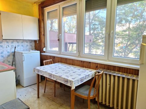 Eladó Lakás 6000 Kecskemét , 1.EMELETI ERKÉYES LAKÁS GYORS ÁTADÁSSAL.