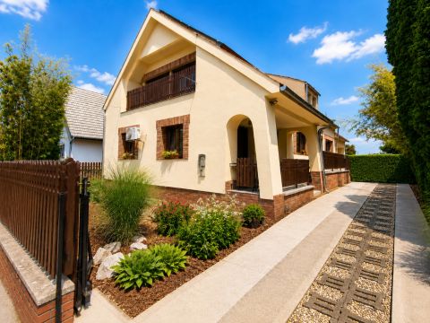 Eladó Ház 7630 Pécs , Pécs-Újhegy, "0" rezsi, családi ház eladó!