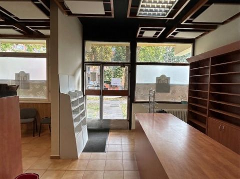Eladó Üzlethelyiség 8900 Zalaegerszeg , Eladó  üzlethelyiség Zalaegerszeg, Landorhegy városrészben