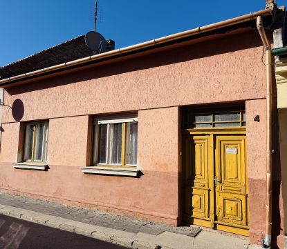Eladó Ház 2500 Esztergom , Mentő állomás