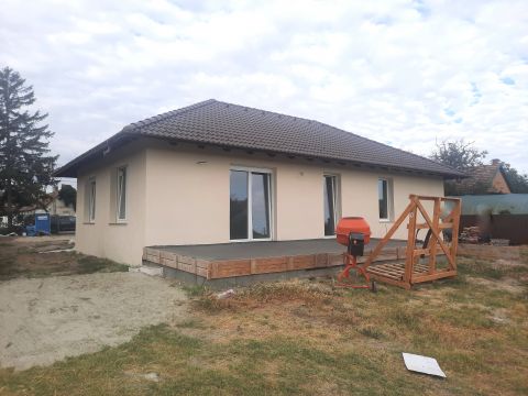 Eladó Ház 2373 Dabas , Új építésű ikerház privát kerttel