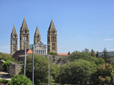 Eladó Lakás 7624 Pécs , Barbakánnál felújított 3 szobás tégla lakás