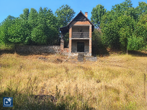 Eladó Ház 2544 Neszmély , Zártkertben