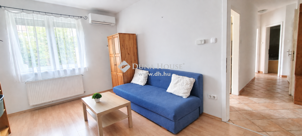 4026 Debrecen , Belváros Hatvan utcából nyiló csendes utca — 1/9