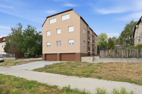 Eladó Lakás 2800 Tatabánya 