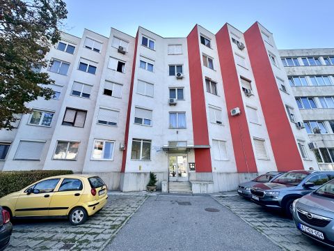 Eladó Lakás 6000 Kecskemét , Széchenyi körút  - A város legolcsóbb társasházi lakása!
