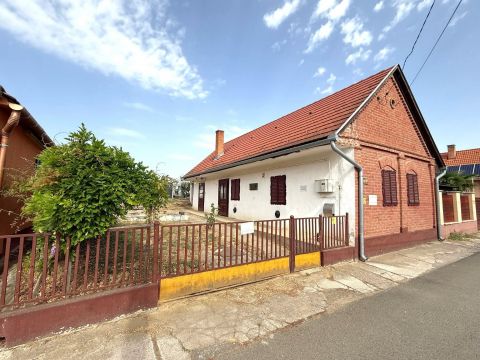Eladó Ház 7773 Villány , Eladó összközműves kis ház Villányban pincével