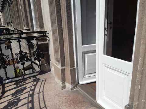 Kiadó Lakás 1068 Budapest 6. kerület Körút közeli 3 szobás irodának, rendelőnek, lakásnak kiadó