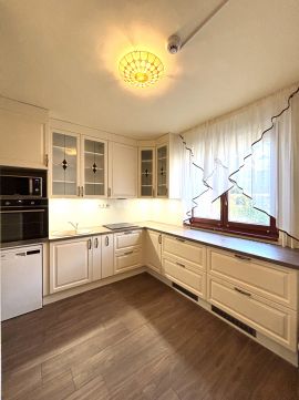 Eladó Ház 4032 Debrecen , Az Akadémiakert kedvelt utcájában.