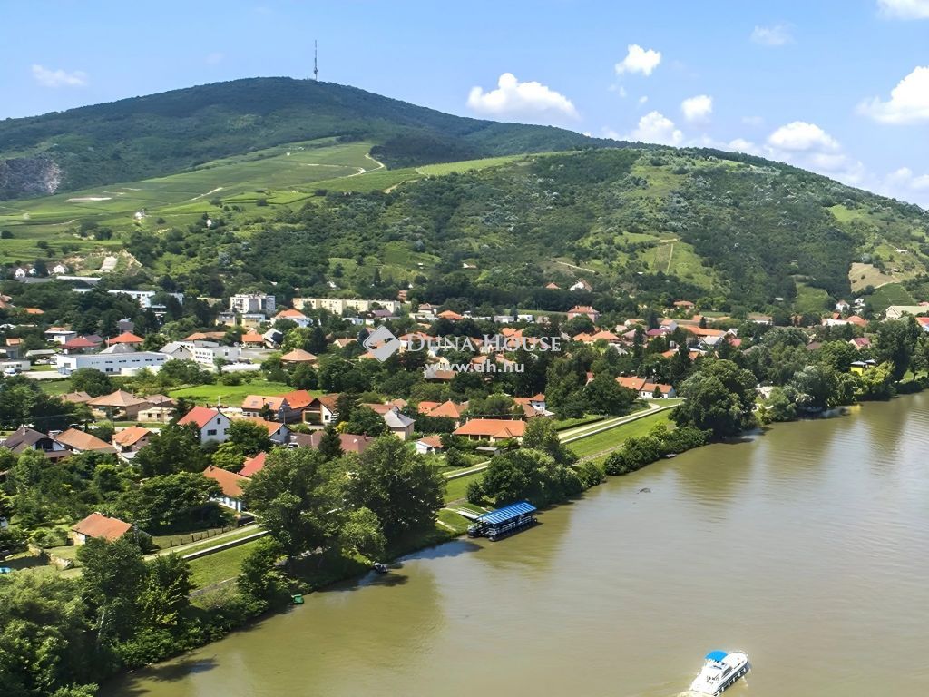3910 Tokaj — 1/2