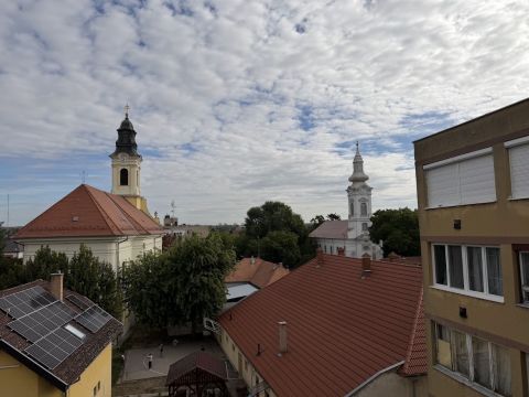 Eladó Lakás 2200 Monor , Azonnal birtokba vehető 4.emeleti lakás a központban!