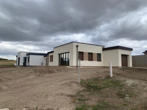 Eladó Ház 2943 Bábolna 