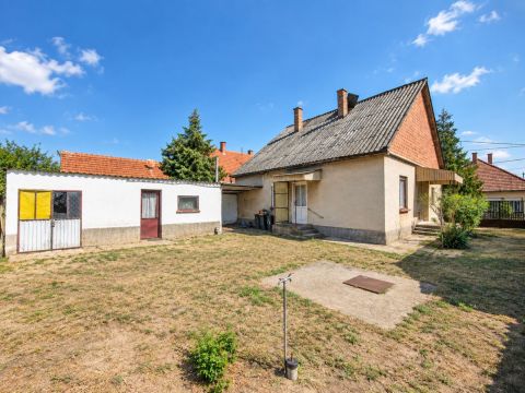 Eladó Ház 6346 Sükösd , Központhoz közel, nyugodt helyen