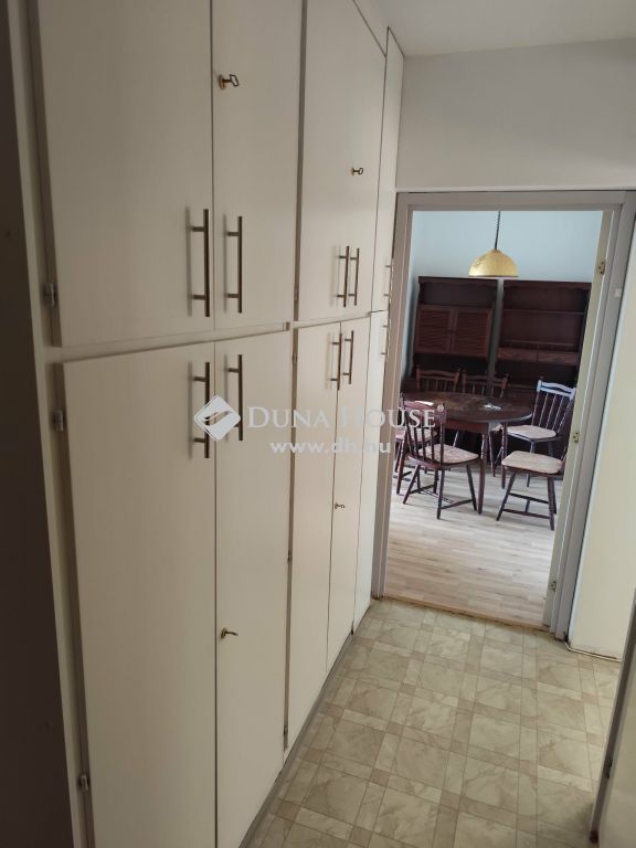 9400 Sopron , gyorsan költözhető, II. emeleti kétszoba+erkélyes bútorozott — 1/12