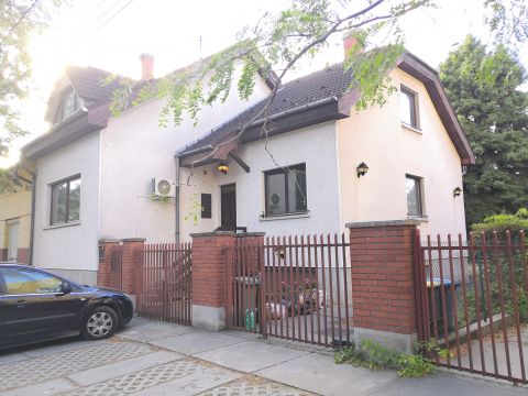 Eladó Ház 1196 Budapest 19. kerület , Templom térnél, tágas terekkel, hangulatos, nagy terasszal