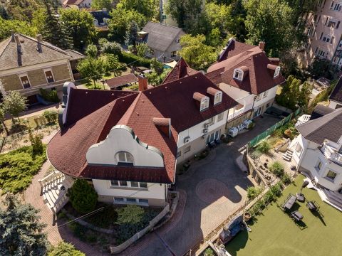 Eladó Ház 1165 Budapest 16. kerület ÓMÁTYÁSFÖLD, 1800m2 telken, 3 lakásos, 720m2-es jó állapotú,