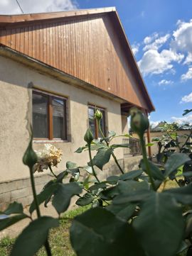Eladó Ház 2632 Letkés , Központ, mégis csendes utca