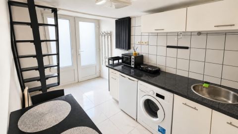 Eladó Üzlethelyiség 1085 Budapest 8. kerület , Bródy Sándor utca közelében